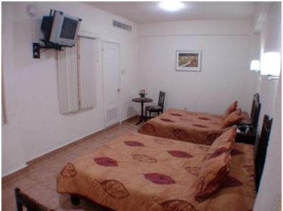 Twin Room at Hotel 5a Avenida, photo 5